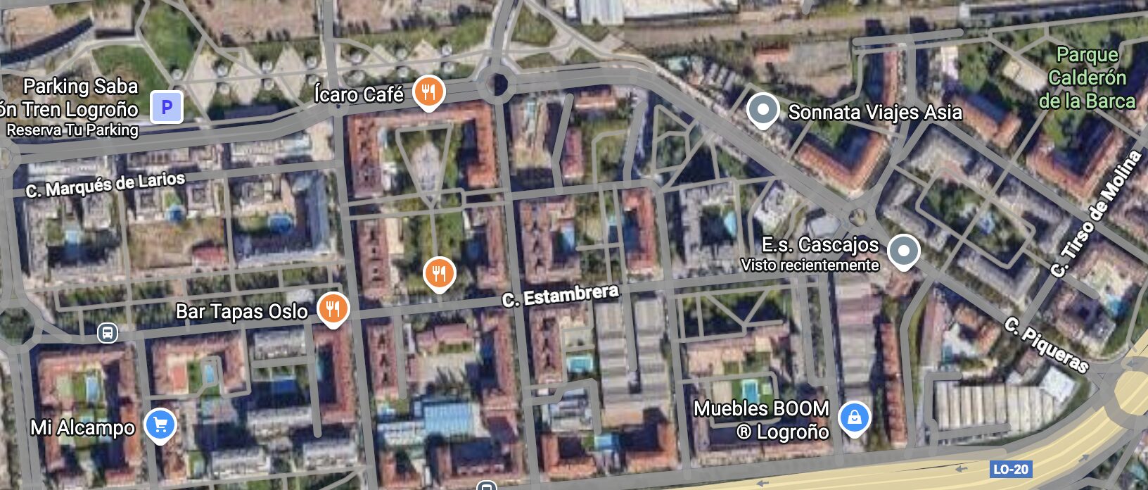 Vista aérea del barrio Cascajos-Piqueras en Logroño mostrando urbanizaciones residenciales y zonas verdes